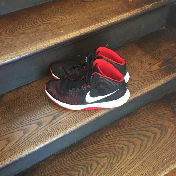 Men’s Nike Air Tennis Shoes - Picture 1 of 5